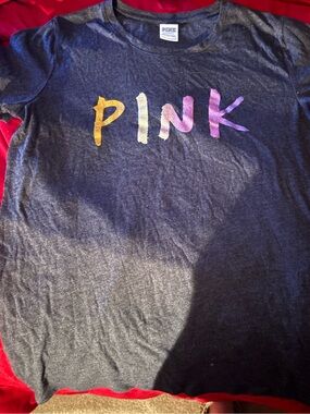 vs pink t shirt.